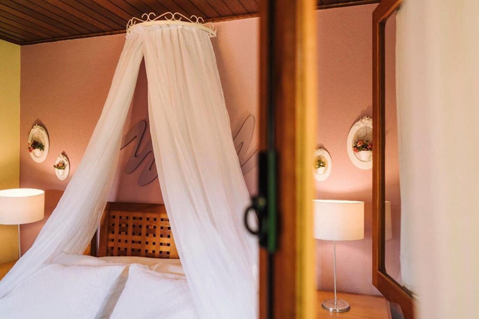 Bed, Hot Tub, Photo of the whole room, Bedroom