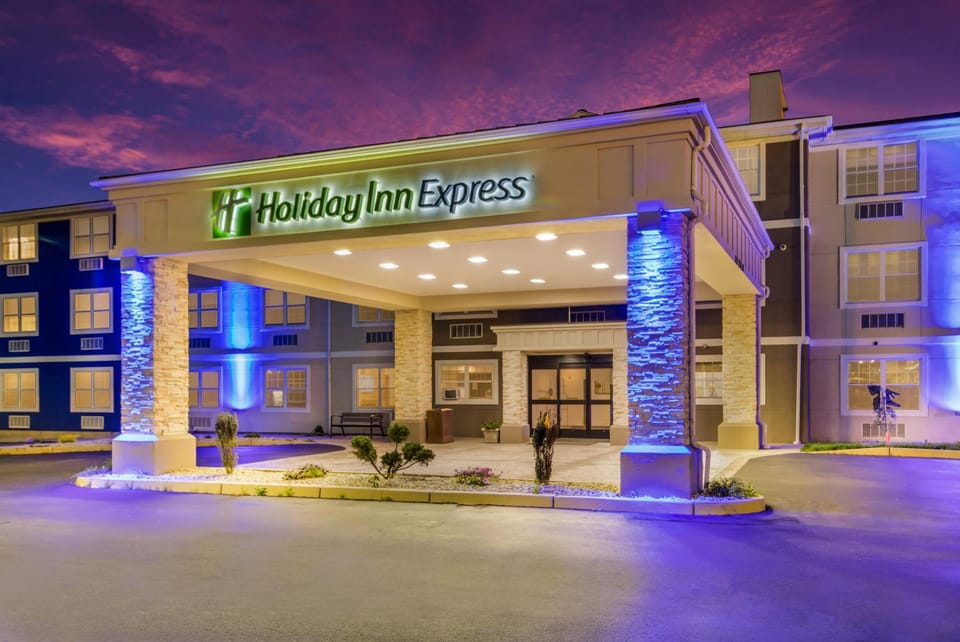 Property building, Facade/entrance, Property logo or sign