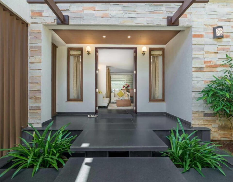 Facade/entrance