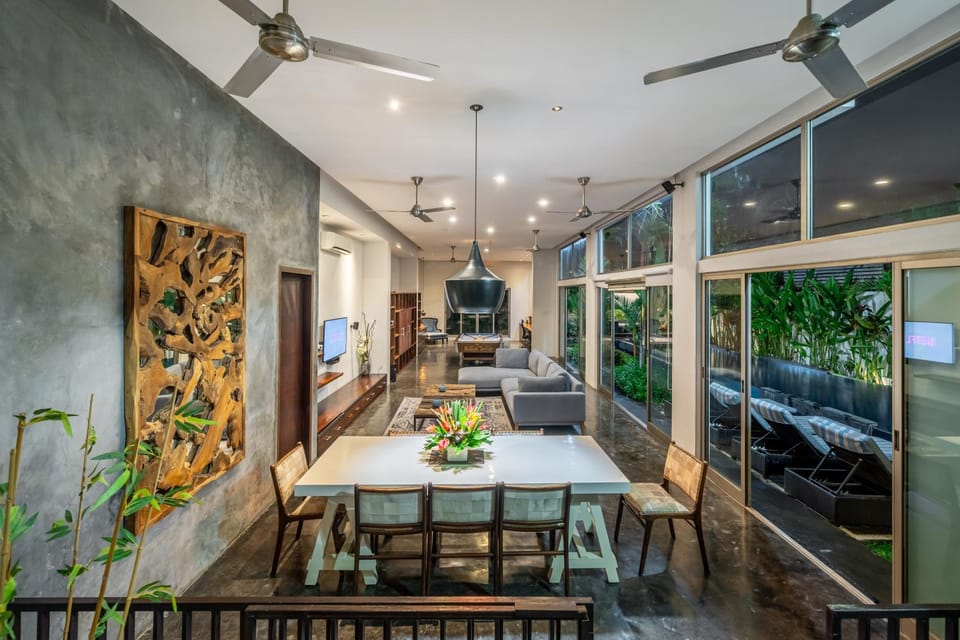 Living room, Dining area
