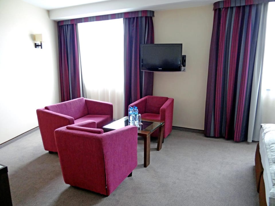 TV and multimedia, Seating area