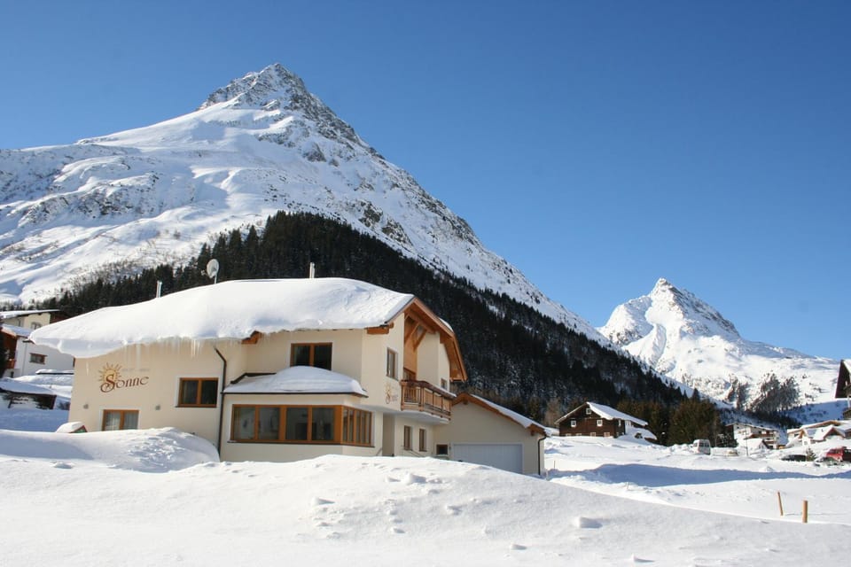 Facade/entrance, Winter, Mountain view