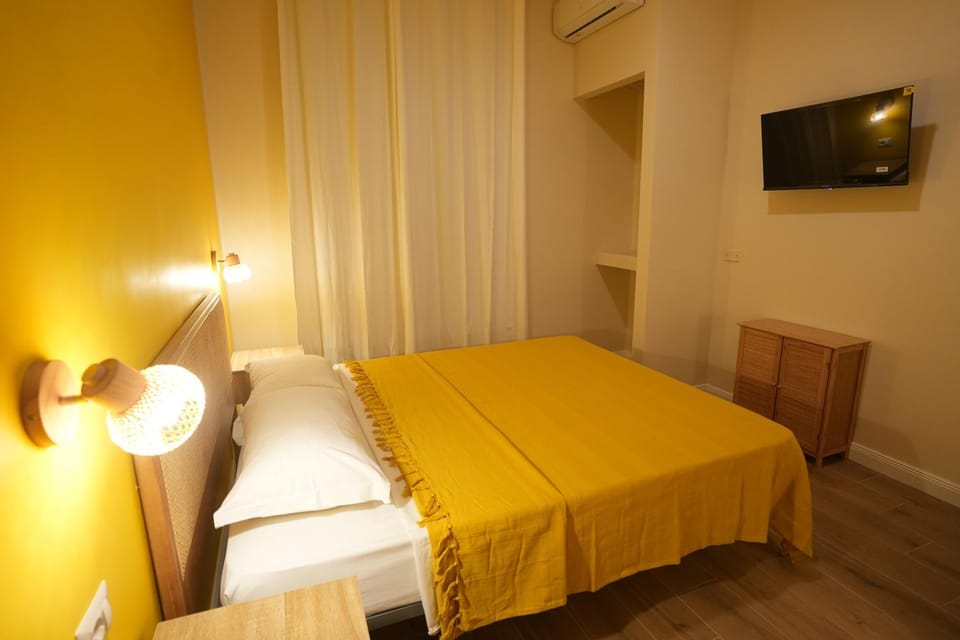 Bed, TV and multimedia, Bedroom, air conditioner