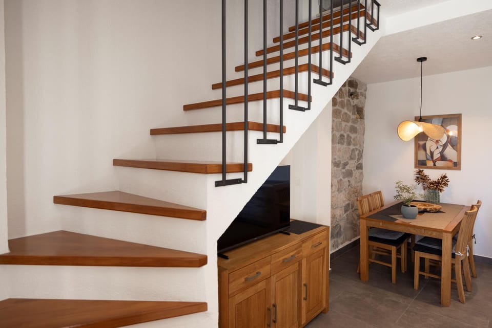 TV and multimedia, Living room, Dining area