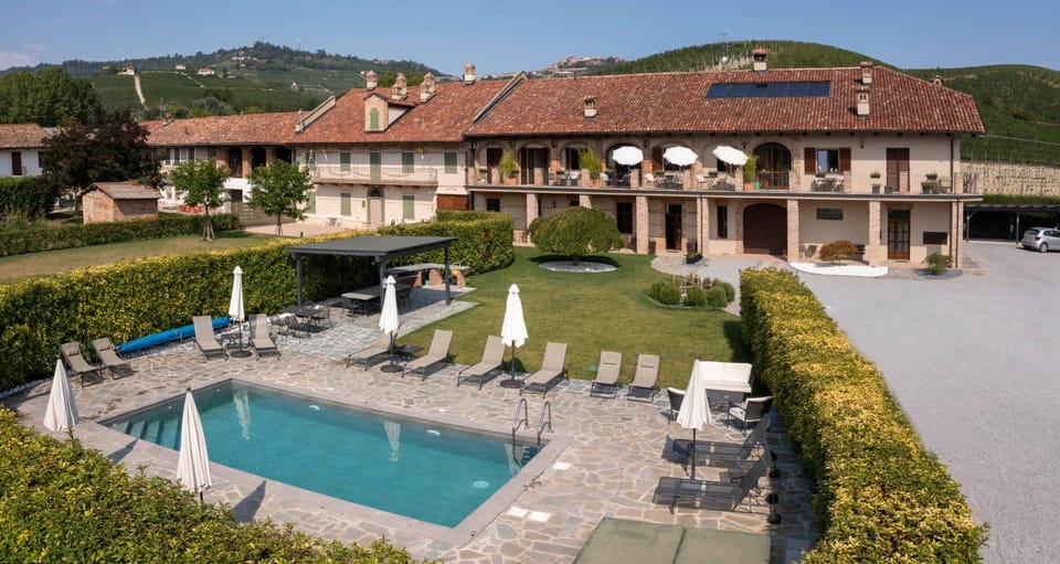 Property building, Pool view, Pool view, Swimming pool, Swimming pool, Breakfast
