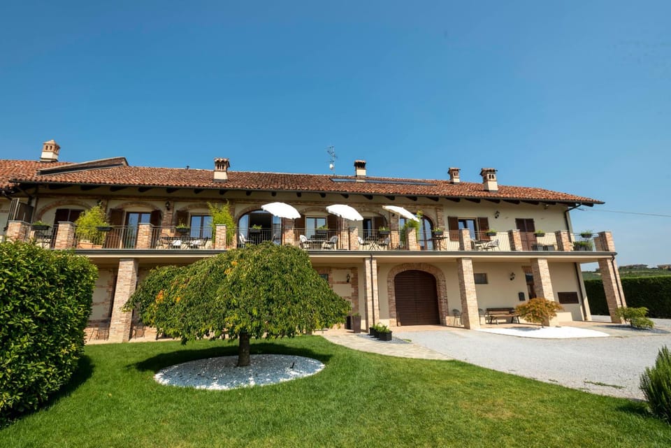 Property building, Swimming pool, Breakfast