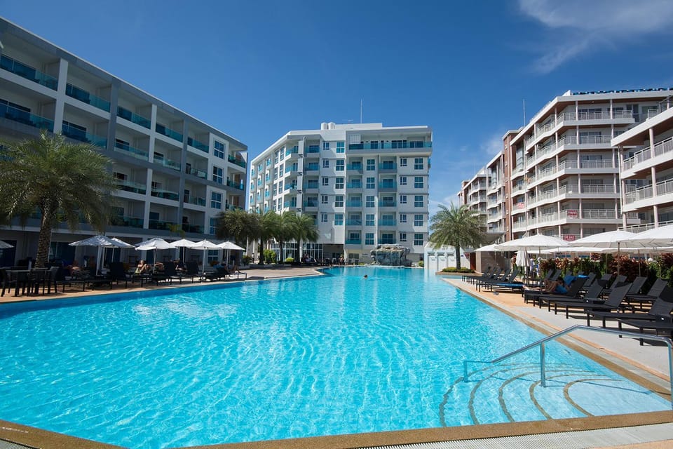 Restaurant/places to eat, Garden, On-site shops, Area and facilities, Swimming pool
