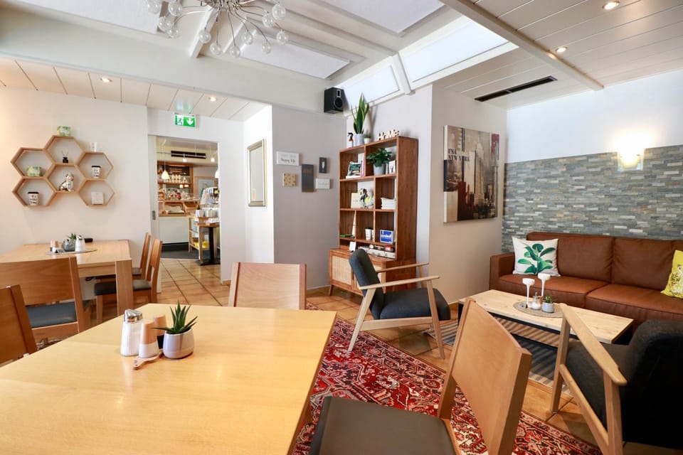 Communal lounge/ TV room, Lounge or bar, Breakfast