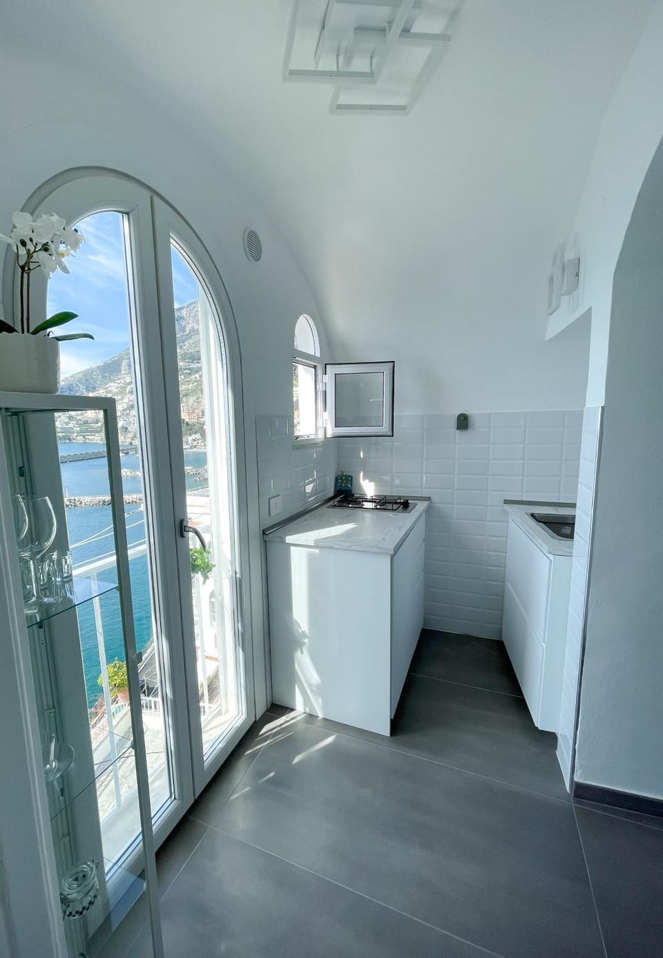 Kitchen or kitchenette, Sea view