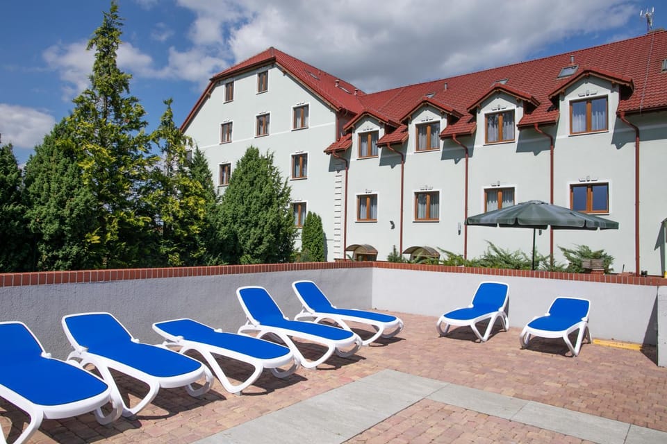 Property building, Garden, Garden view, Pool view, Swimming pool, Swimming pool, sunbed