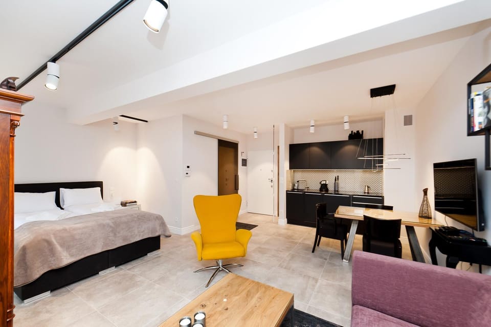 Bed, TV and multimedia, Kitchen or kitchenette, Seating area, Dining area