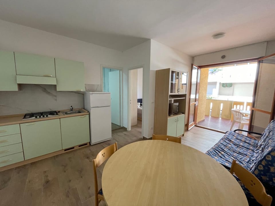Kitchen or kitchenette, Seating area