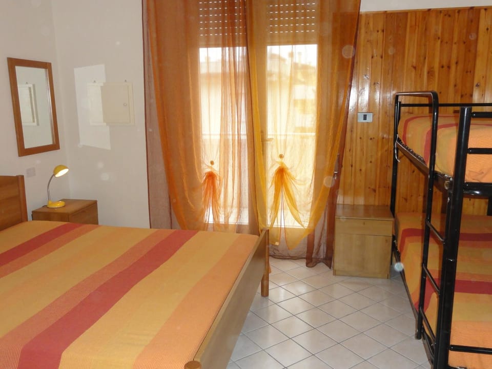 Bed, Bedroom, bunk bed