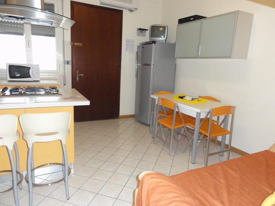 Kitchen or kitchenette, Living room, Seating area