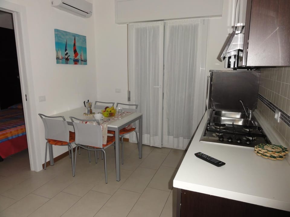 Kitchen or kitchenette, Living room, Seating area