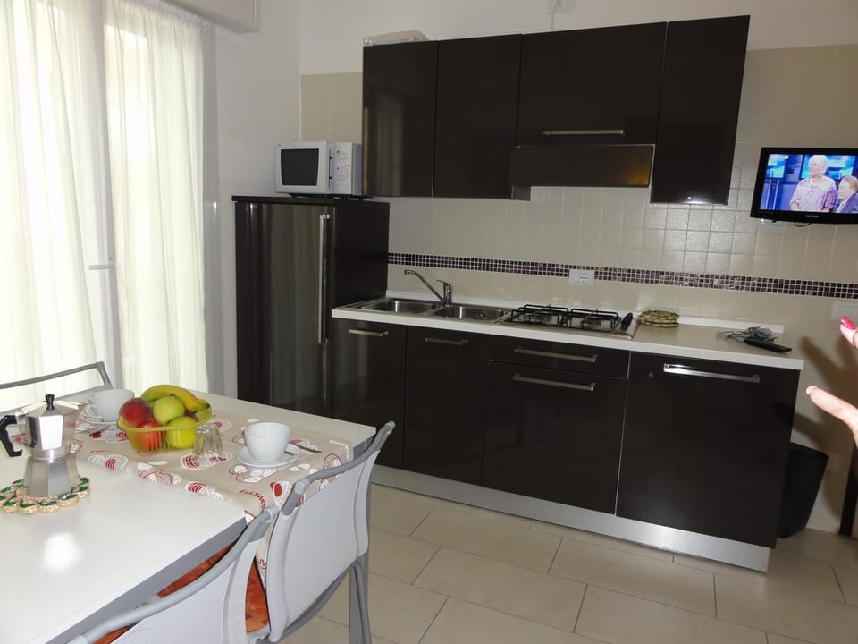 Kitchen or kitchenette, Living room, Dining area