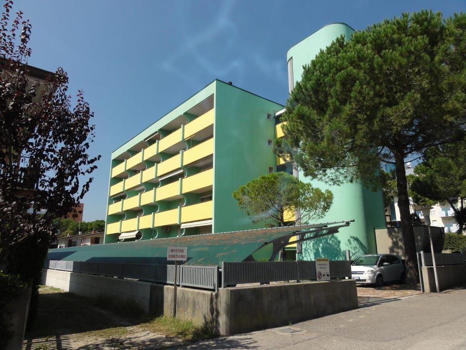 Property building, Facade/entrance