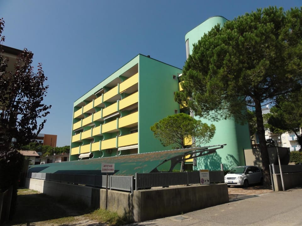 Property building, Facade/entrance