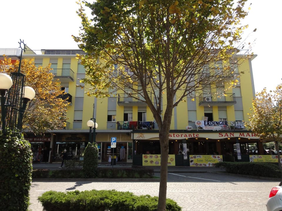 Property building, Facade/entrance