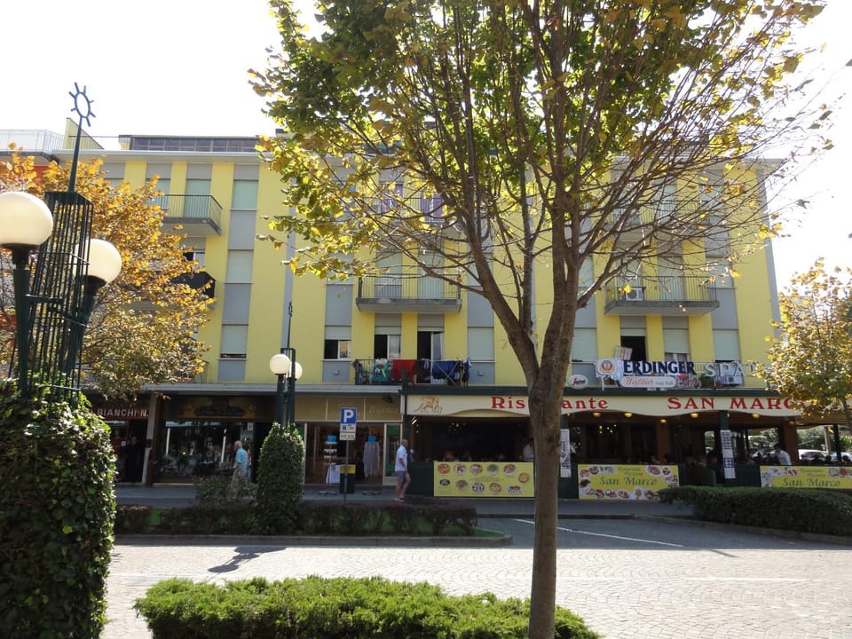 Property building, Facade/entrance