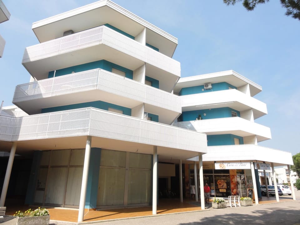 Property building, Facade/entrance