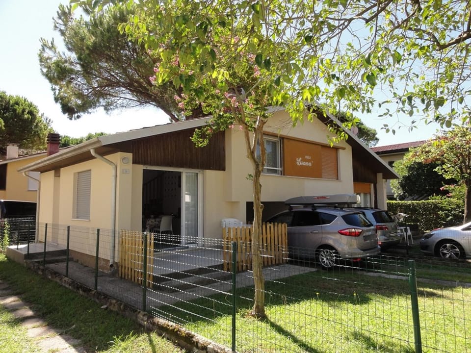 Facade/entrance, Living room