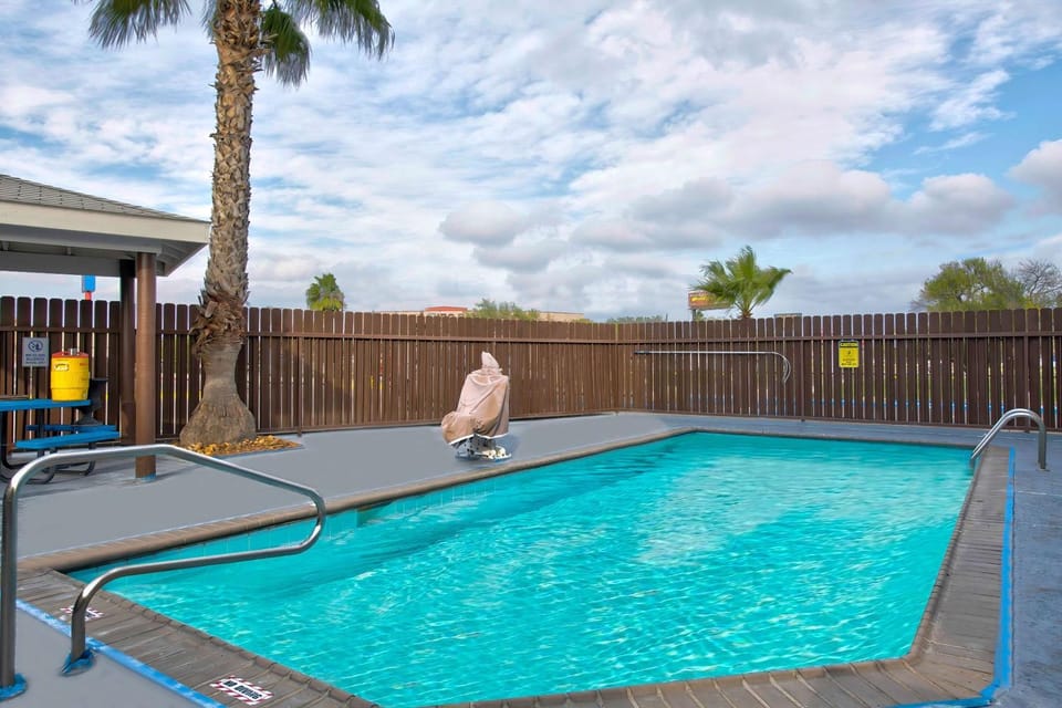 Pool view, Swimming pool, Swimming pool