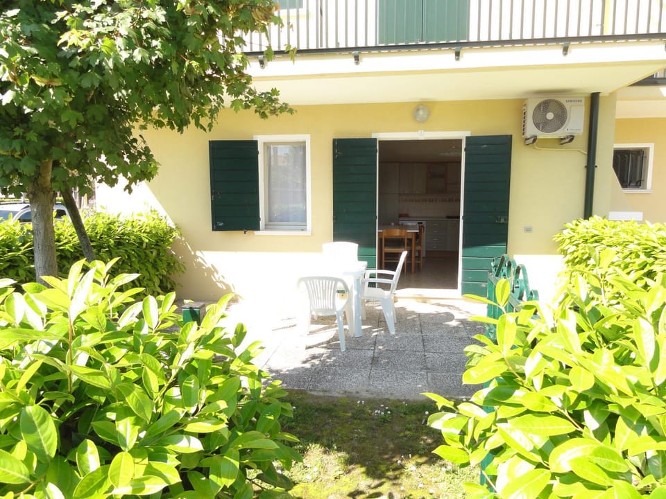 Patio, Facade/entrance