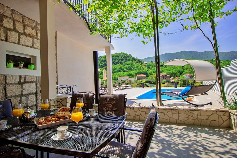 Patio, Swimming pool, Swimming pool
