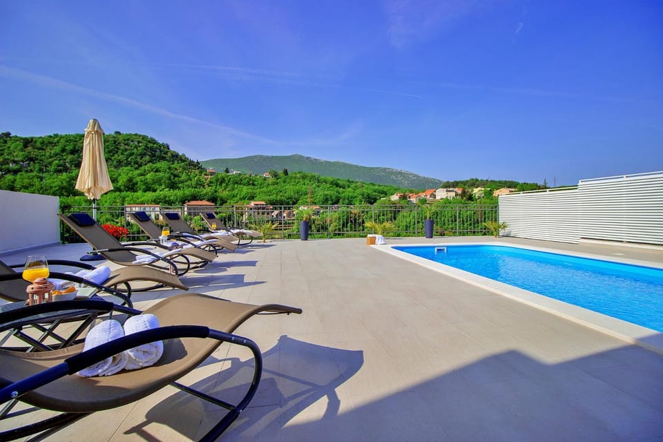 Swimming pool, Swimming pool