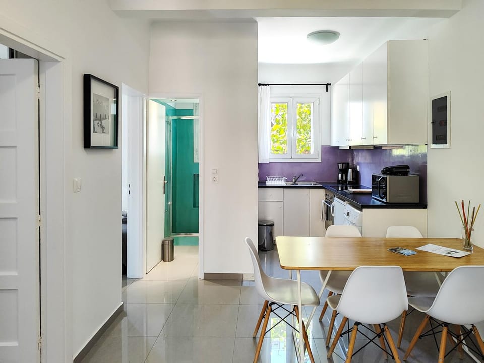Dining area, kitchen