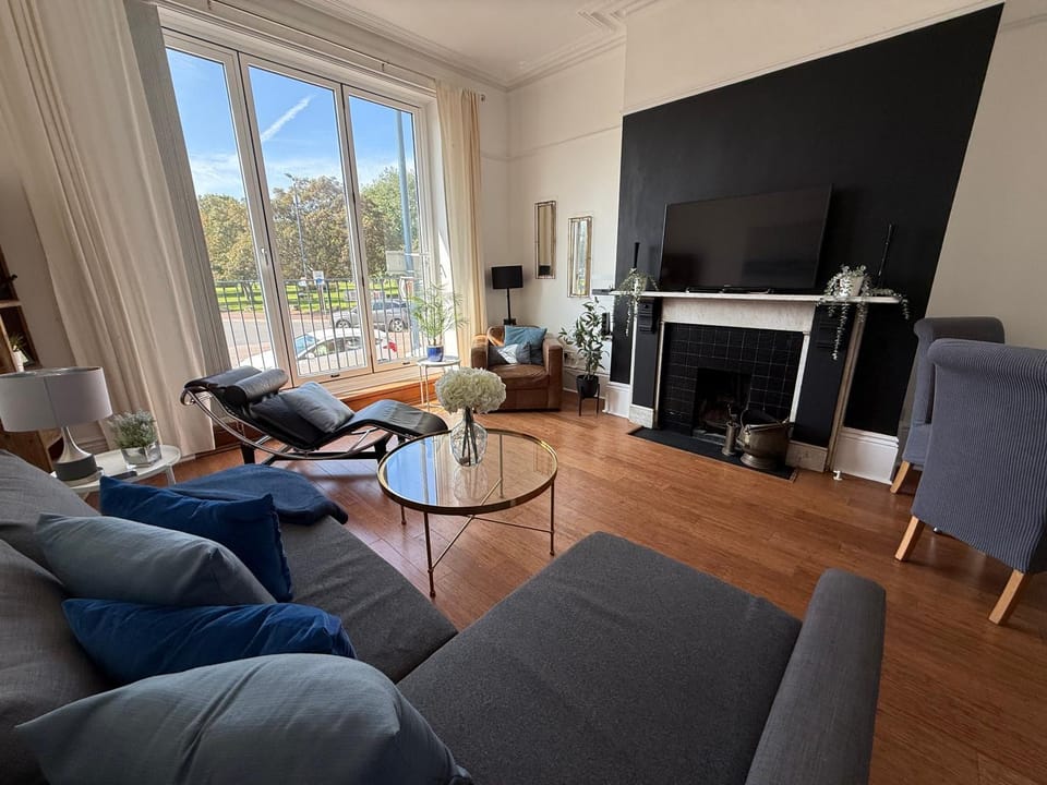 All On Your Doorstep Apartment in Portsmouth