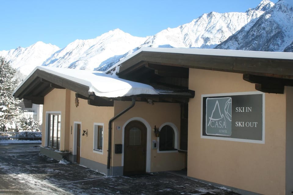 Facade/entrance, On site, Mountain view