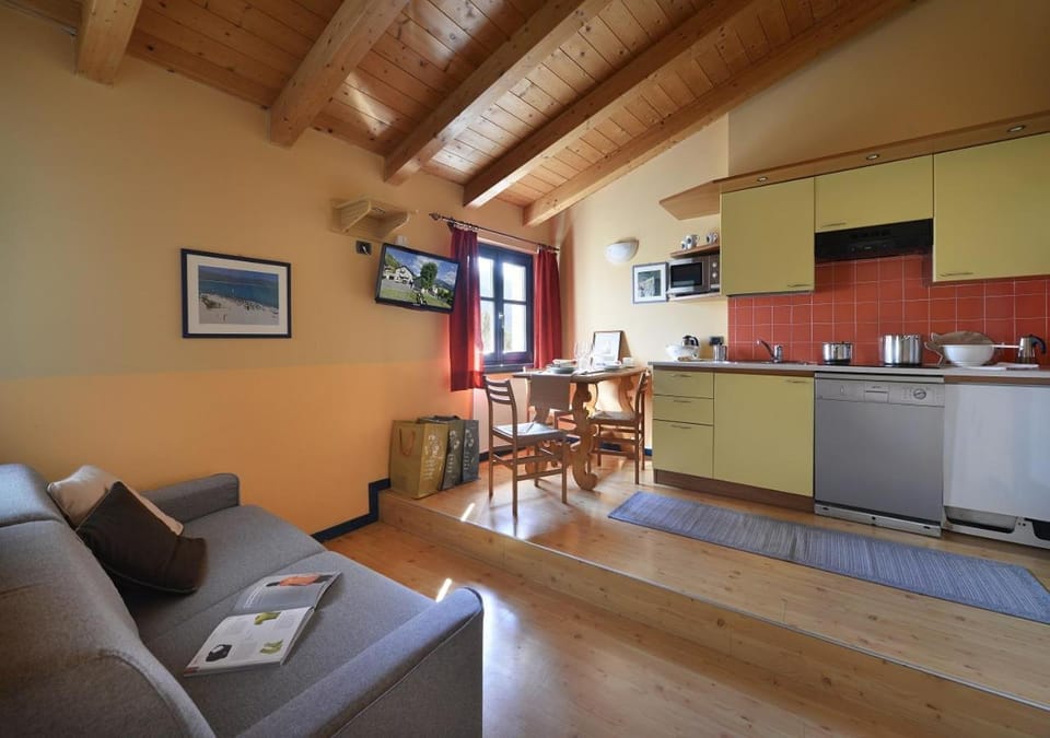 Kitchen or kitchenette, Living room