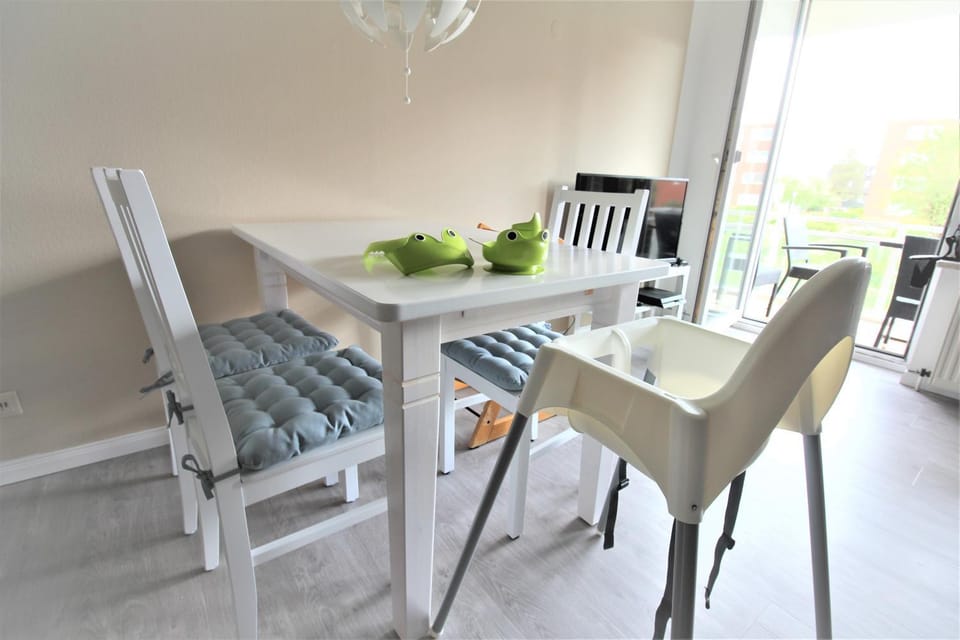 Dining area, young children