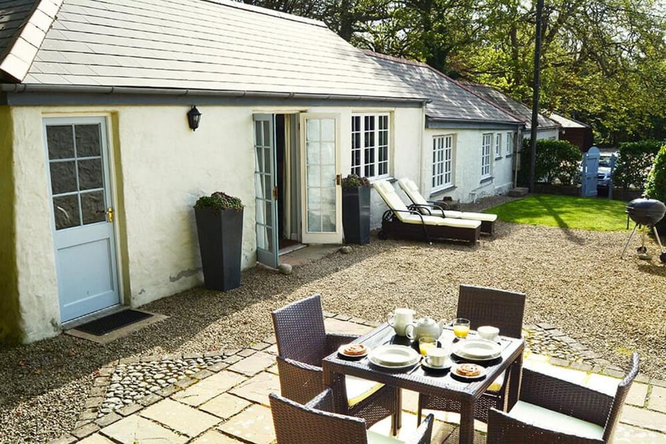 Patio, Facade/entrance, BBQ facilities, Garden, Balcony/Terrace