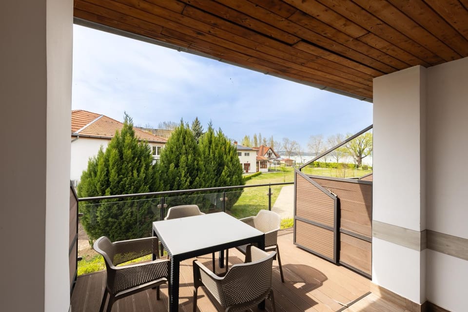 View (from property/room), Balcony/Terrace, Garden view
