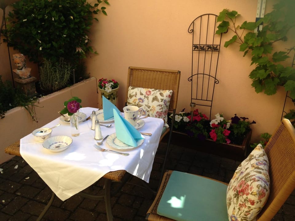 Patio, Breakfast