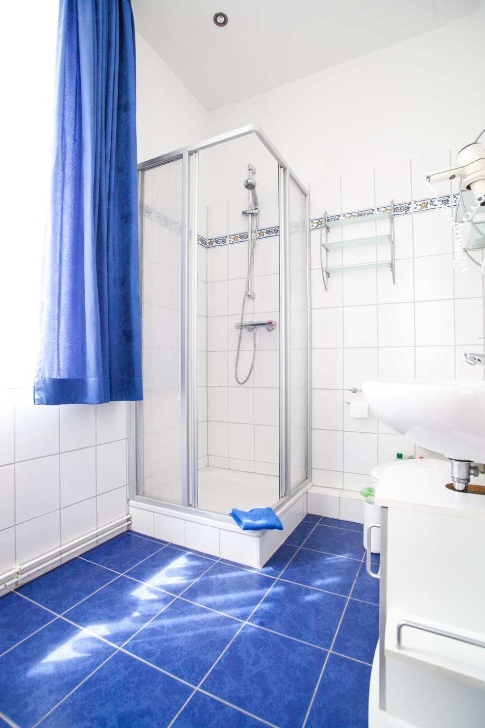 Shower, Bathroom, towels