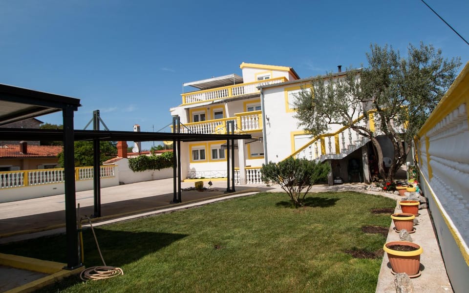 Property building, Facade/entrance, BBQ facilities, Garden, View (from property/room), Balcony/Terrace, Lounge or bar, Banquet/Function facilities, Garden view, Street view, Area and facilities, Entertainment, children, young children, older children