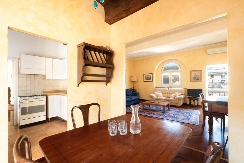 Trevi Comfortable Apartment with Terrace | Romeloft Apartment in Rome