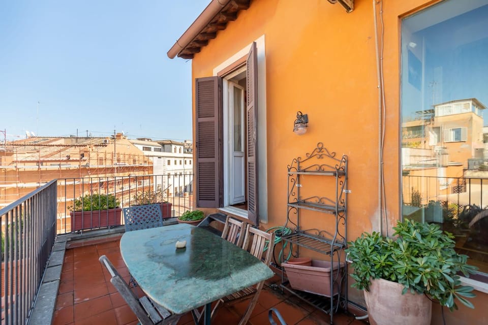 Trevi Comfortable Apartment with Terrace | Romeloft Apartment in Rome