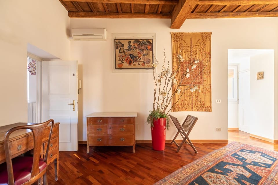 Trevi Comfortable Apartment with Terrace | Romeloft Apartment in Rome