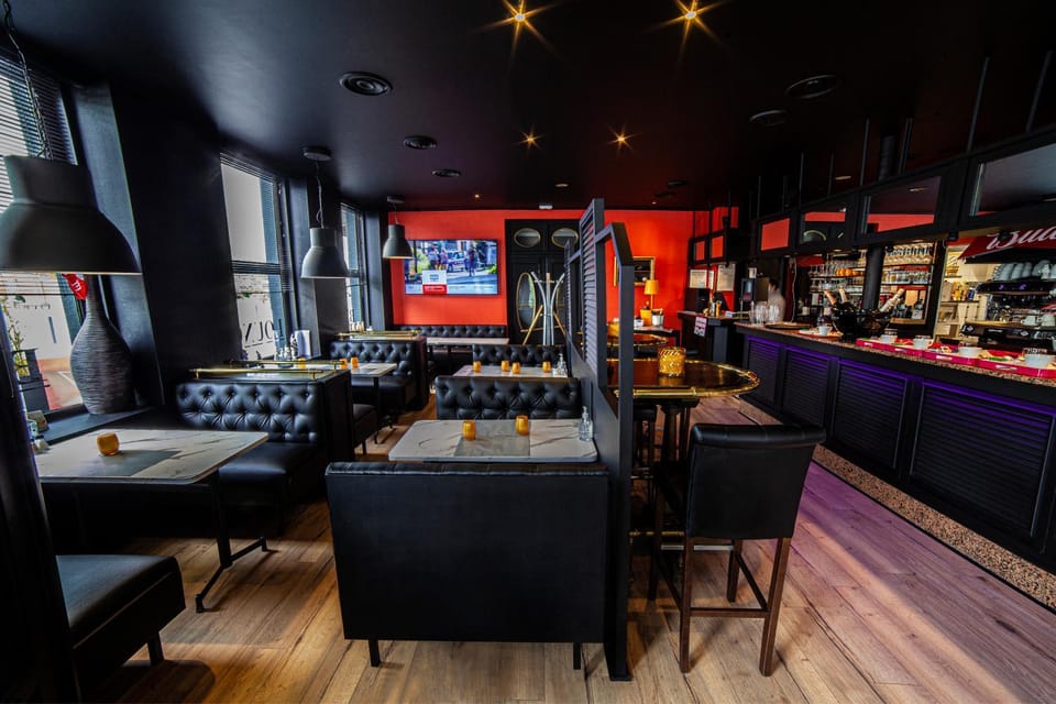 Restaurant/places to eat, Lounge or bar