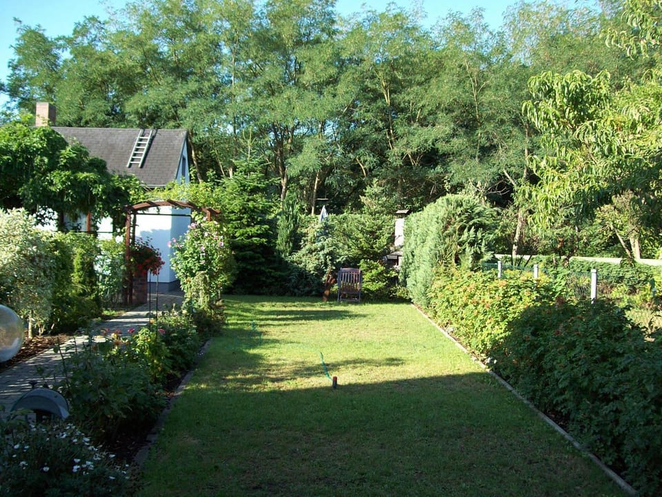 Facade/entrance, Garden