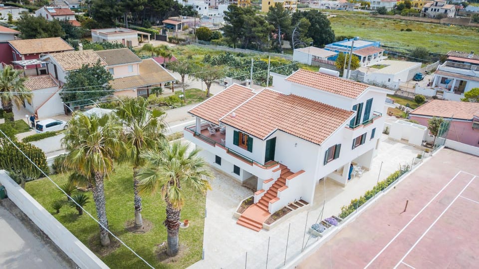 Facade/entrance, Bird's eye view, Garden view