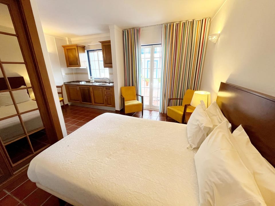 Kitchen or kitchenette, Bedroom