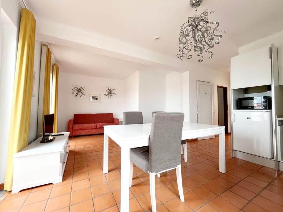 TV and multimedia, Living room, Dining area