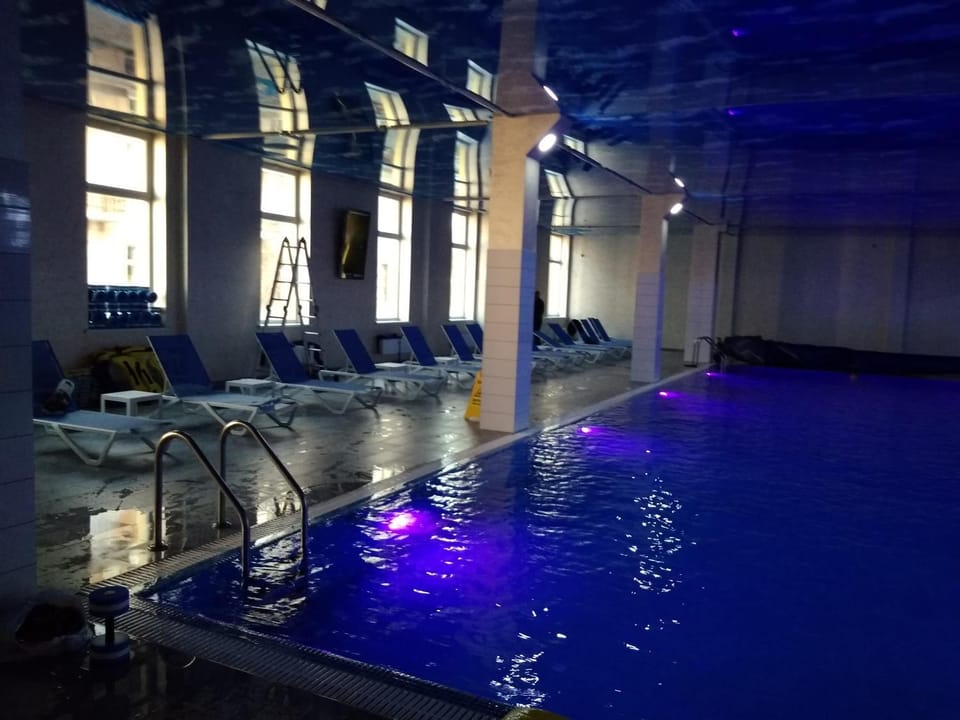 Pool view, Swimming pool, sunbed