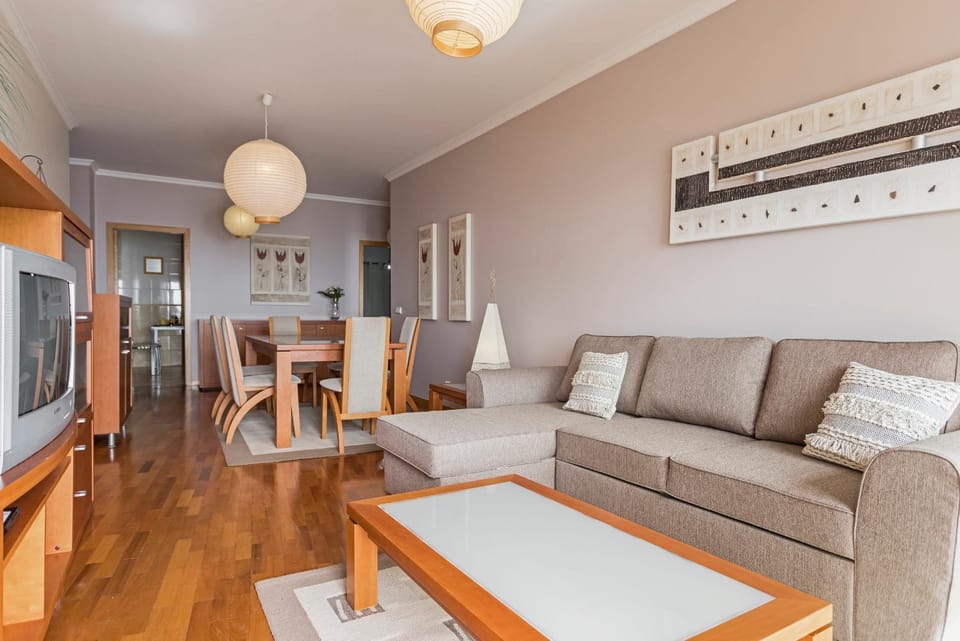 TV and multimedia, Living room, Seating area, Dining area, Area and facilities